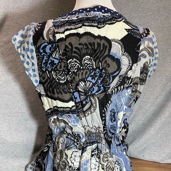 Pull over Blouse - Picture 2 of 9